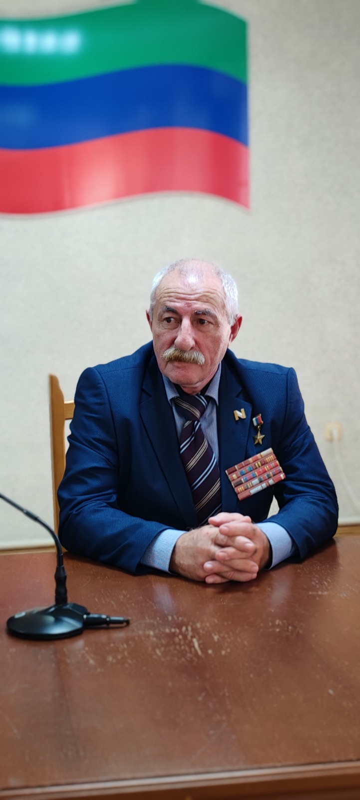 В рамках Всероссийской патриотической акции «Вахта Героев Отечества» сегодня в Кумторкалинском районе гостили герои России Владимир Легошин и Загид Загидов.